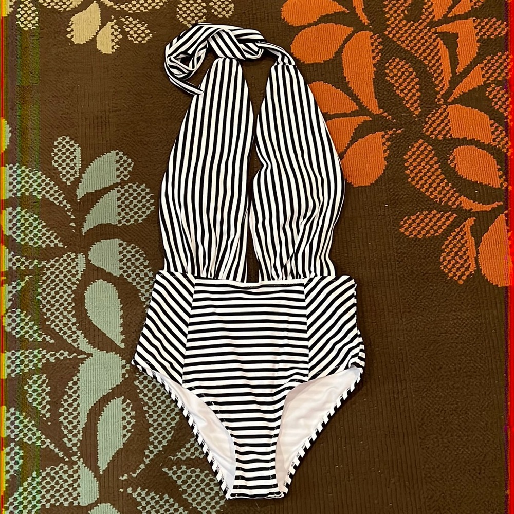 NWOT Cupshe One Piece Bathing Suit